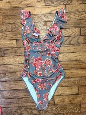 Cupshe Ruffle Floral One-Piece Swimsuit NEW